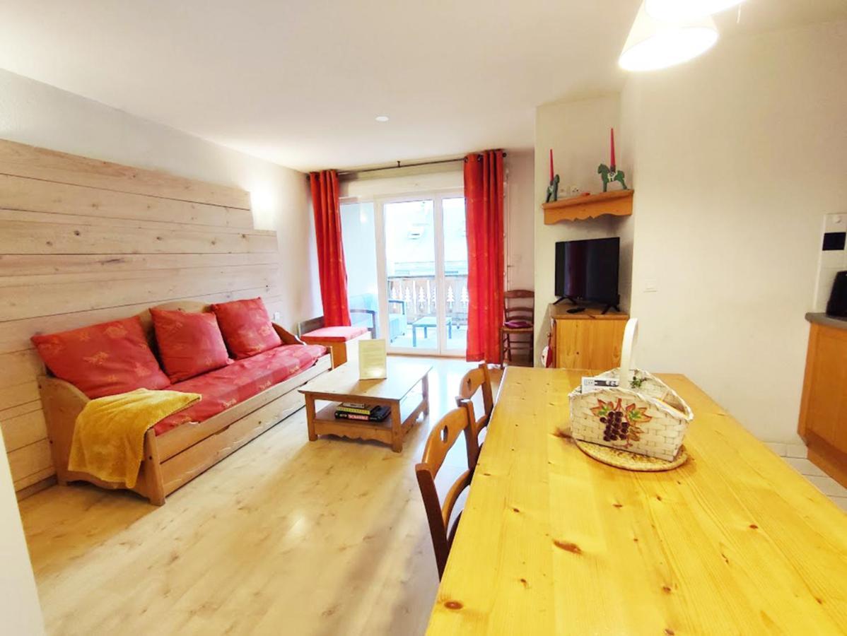 Le 102, T3 Pour 5 Personnes, Vue Montagne, Classe 2 Etoiles Nf, Parking, Piscine En Ete Bagnères-de-Luchon Exterior foto